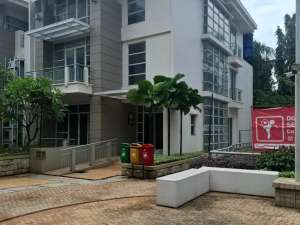 Town House Royal Garden House CBD Pluit lokasi di Jakarta Utara, tersedia melalui melalui situs Olx