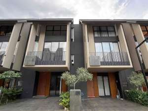 Townhouse 3 Lantai di Lebak Bulus Cilandak, Jakarta Selatan Siap Huni lokasi di Jakarta Selatan, tersedia melalui melalui situs Olx