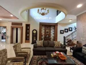 Townhouse Di Jatipadang Rumah Mewah Dengan Pool Aman Dan Strategi lokasi di Jakarta Selatan, tersedia melalui melalui situs Olx