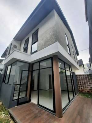 Townhouse Pasar Rebo Selangkah ke Simatupang dan Aeon Mall lokasi di Jakarta Selatan, tersedia melalui melalui situs Olx