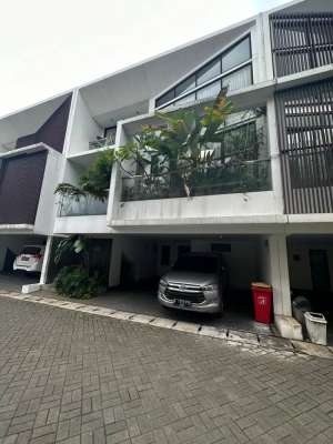 TOWNHOUSE PREMIUM Full Furnished CASA PONDOK PINANG lokasi di Jakarta Selatan, tersedia melalui melalui situs Olx