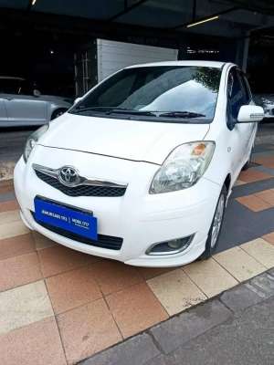 Jual bekas TOYOTA 2013 YARIS E 1.5 AT PUTIHJL.RAYA JEMURSARI MOBIL 1717,lokasi di Surabaya Kota
