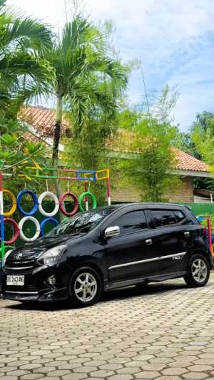 Jual bekas Toyota Agya TRD 2014 Hitam Matic,lokasi di  