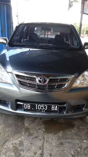 Jual bekas Toyota Avanza 2009 Bensin,lokasi di Palu Kota
