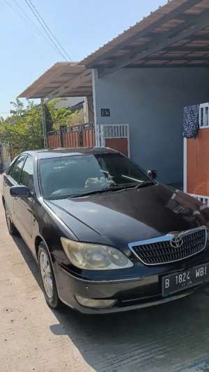 Jual bekas Toyota Camry matic 2004 full orisinil,lokasi di Bekasi Kab.