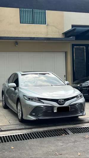 Jual bekas Toyota camry V 2019 silver,lokasi di Bandung Kota