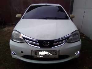Jual bekas TOYOTA ETIOS SEDAN 1.5 MT. Surat lengkap an pribadi,lokasi di Jakarta Selatan