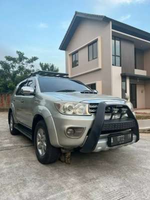 Jual bekas Toyota Fortuner 2009 Bensin,lokasi di Bekasi Kota