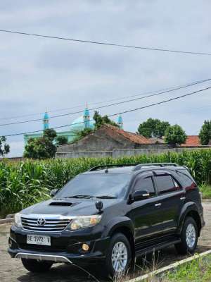 Jual bekas Toyota fortuner 2013 G Vnt Diesel MANUAL RERR jual cepat yuk,lokasi di Metro Kota