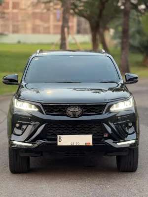 Jual bekas Toyota Fortuner 2.4 AT 2020 Full Upgrade GR 2025,lokasi di Surabaya Kota