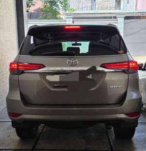 Jual bekas Toyota Fortuner 2.4 VRZ Solar 4x2 AT 2017,lokasi di Makassar Kota