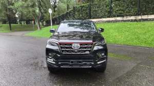 Jual bekas Toyota Fortuner 2.4 VRZ TRD 2020,lokasi di Tangerang Kota