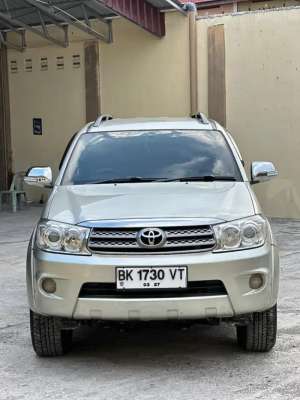 Jual bekas Toyota fortuner 2.5 G at matic 2011,lokasi di Medan Kota