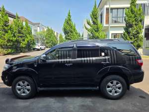 Jual bekas Toyota Fortuner 2.5 G AT Matic Diesel Hitam,lokasi di Bandung Kab.