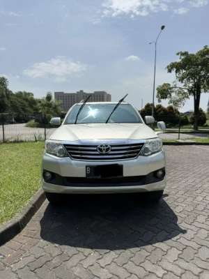 Jual bekas Toyota Fortuner 2.7 G Bensin AT 2012 Silver,lokasi di Tangerang Selatan Kota