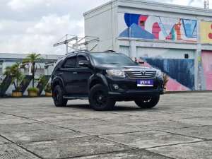 Jual bekas Toyota Fortuner 2.7 G LUX Bensin AT 2013 Hitam KM 104RB,lokasi di Jakarta Pusat