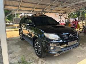 Jual bekas Toyota Fortuner 2.7G TRD Hitam 2014 AT Full Black,lokasi di Palangkaraya Kota