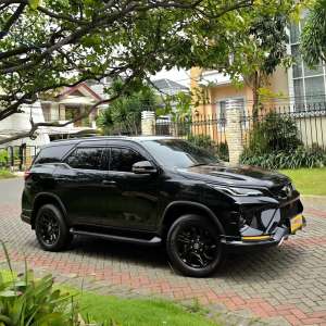 Jual bekas Toyota Fortuner 2.8 GR Sport TSS 2025 seperti baru,lokasi di Surabaya Kota