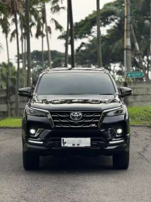 Jual bekas Toyota Fortuner 2.8 VRZ GR AT 2024,lokasi di Surabaya Kota