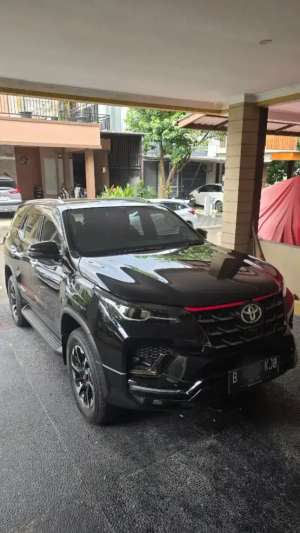 Jual bekas TOYOTA FORTUNER 4x2 2.4 VRZ AT TRD SPORTIVO DIESEL 2021,lokasi di Bogor Kab.
