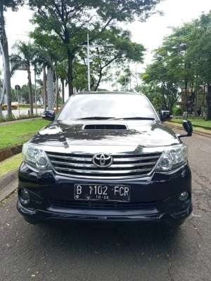Jual bekas TOYOTA FORTUNER G TRD VNT MATIC 2013 HITAM,lokasi di Bekasi Kota