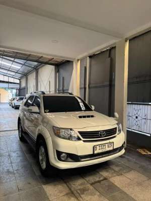 Jual bekas Toyota fortuner G Vnt Trd Matic 2013 terawat putih at diesel,lokasi di Cimahi Kota