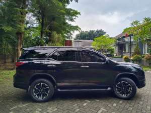 Jual bekas Toyota Fortuner GR 2022 Diesel,lokasi di Semarang Kota