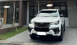 Jual bekas Toyota Fortuner TRD 2020,lokasi di Makassar Kota