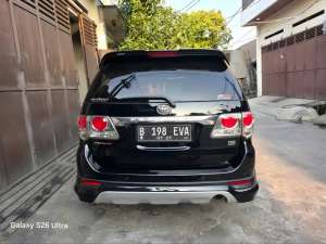 Jual bekas Toyota Fortuner TRD Sportivo Diesel Solar Manual MT Tahun 2012 , 2011,lokasi di Jakarta Timur