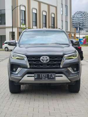 Jual bekas TOYOTA FORTUNER VRZ 2.4 DIESEL AT 2021,lokasi di Tangerang Kota