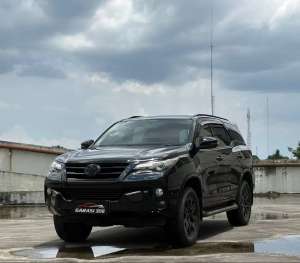 Jual bekas Toyota Fortuner VRZ 4x2 AT Diesel 2019 Pemakaian 2020 Warna Hitam,lokasi di Jakarta Selatan