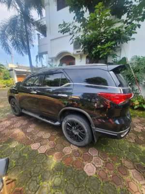 Jual bekas Toyota Fortuner VRZ 4x2 AT Diesel, TRD, Hitam, Tahun 2020,lokasi di Jakarta Timur