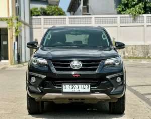 Jual bekas TOYOTA FORTUNER VRZ TRD 2.4 DIESEL AT 2017 LOW KMSIAP PAKAI,lokasi di Tangerang Selatan Kota