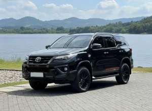 Jual bekas Toyota Fortuner VRZ TRD Diesel At 2019,lokasi di Surabaya Kota