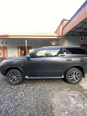 TOYOTA FOURTUNER 2018 lokasi di Banjarbaru Kota, tersedia melalui melalui situs Olx