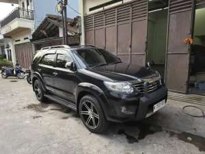 Jual bekas Toyota Grand Fortuner G Matic AT Bensin 2011 Hitam , 2013,lokasi di Jakarta Timur