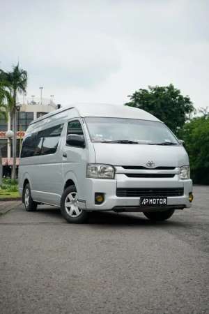 Jual bekas Toyota Hi Ace Commuter MT 2019 Silver,lokasi di Surabaya Kota
