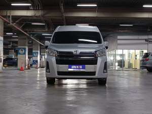 Jual bekas Toyota Hiace Premio 2.8 Diesel Manual 2023 Km 28rb Tangan 1,lokasi di  ,Jakarta Timur