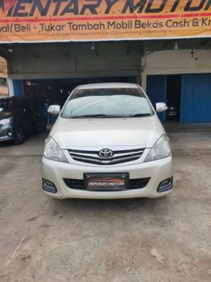 Jual bekas Toyota Innova 2.0 G Bensin Automatic Tahun 2011 Silver Metalik Terawat,lokasi di Palembang Kota