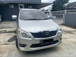 Jual bekas Toyota Innova 2.4 Diesel E 2013 MT,lokasi di Bandung Kota