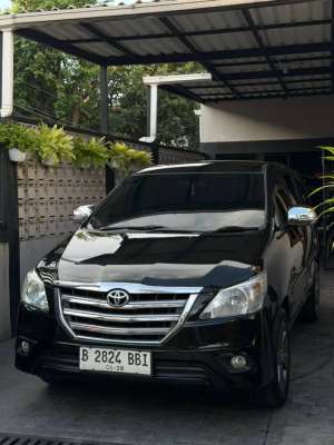 Jual bekas Toyota Innova G Diesel 2014 AT Hitam,lokasi di Depok Kota