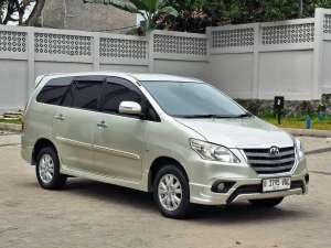 Jual bekas Toyota Innova G Luxury 2.0 At 2014Warna SilverKm 103 RbPajak July,lokasi di Tangerang Selatan Kota