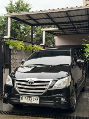 Jual bekas Toyota Innova G Luxury 2015 Automatic Hitam Metalik Low Kilometerr,lokasi di Depok Kota