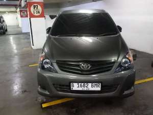 Jual bekas Toyota Innova V matik 2010,lokasi di Jakarta Utara