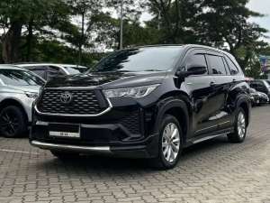Jual bekas TOYOTA INNOVA ZENIX 2.0 V CVT HYBRID MODELISTA 2023 HITAM,lokasi di Jakarta Barat