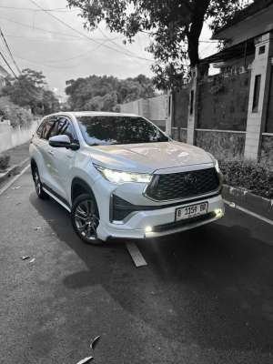 Jual bekas Toyota Innova Zenix Q Hybrid Modelista 2024,lokasi di Jakarta Pusat