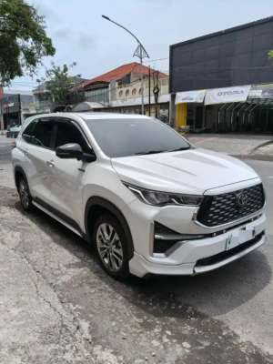 Jual bekas Toyota Innova Zenix Q Hybrid Modellista 2023 Matic Putih,lokasi di  