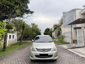 Jual bekas Toyota Kijang Innova 2.0 G Bensin Manual 2008 Silver Facelift Plat N,lokasi di Surabaya Kota