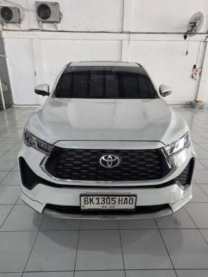 Jual bekas Toyota Kijang Innova 2.0 Zenix V Hybrid Modelista 2023,lokasi di Medan Kota