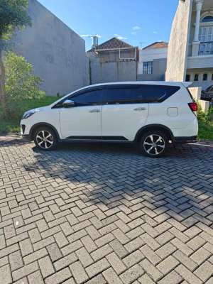 Jual bekas Toyota Kijang Innova 2021 Diesel,lokasi di Surabaya Kota